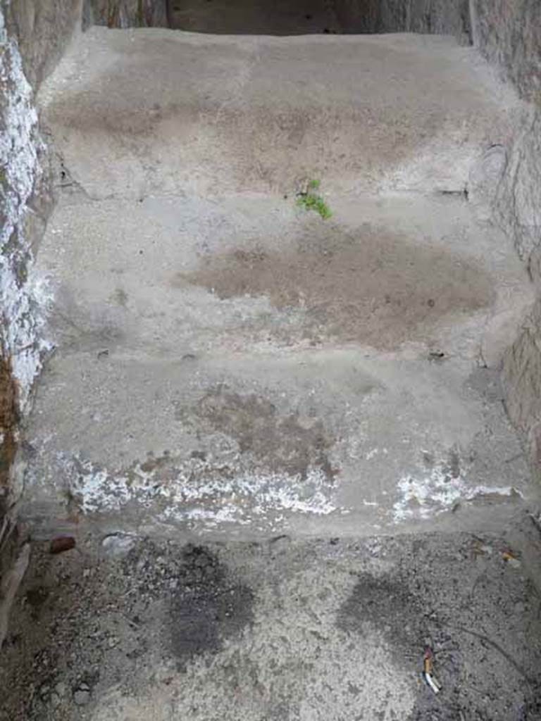V.2 Herculaneum. May 2010. Steps to upper floor in doorway, on east side of Cardo IV Superiore.
